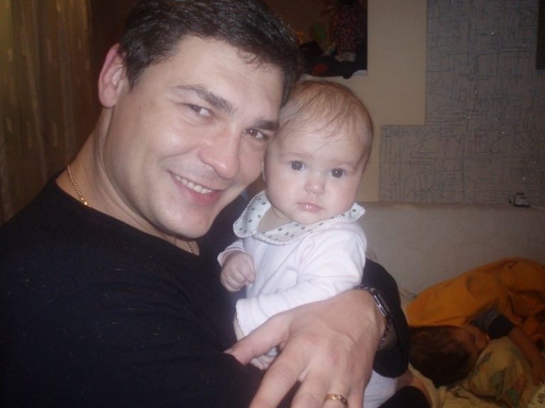 Az orvos megkéri az apát ne élessze újra halott gyermekét – de 30 perc múlva megérti miért teszi 4