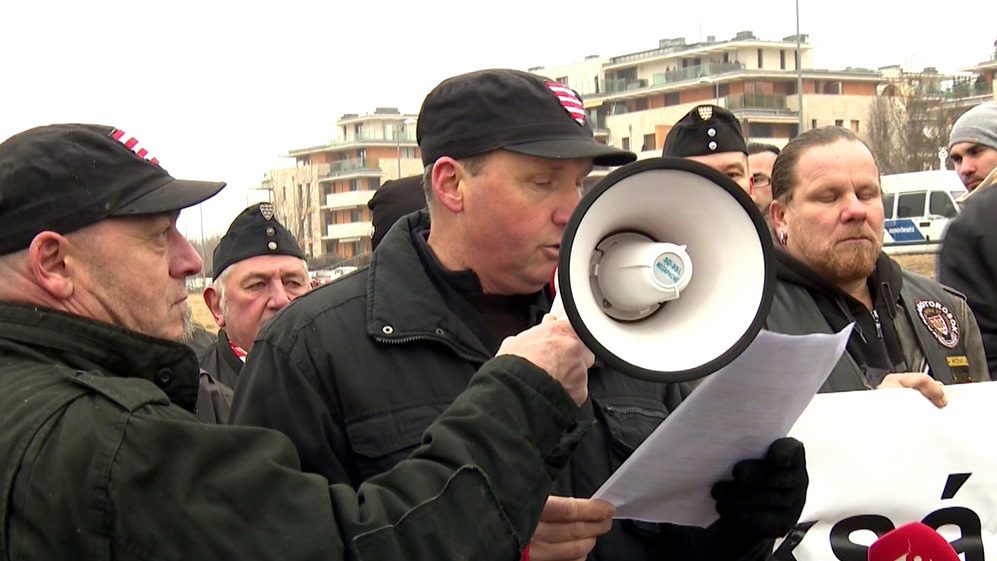 Petíciót kapott Vona a jobbikosoktól