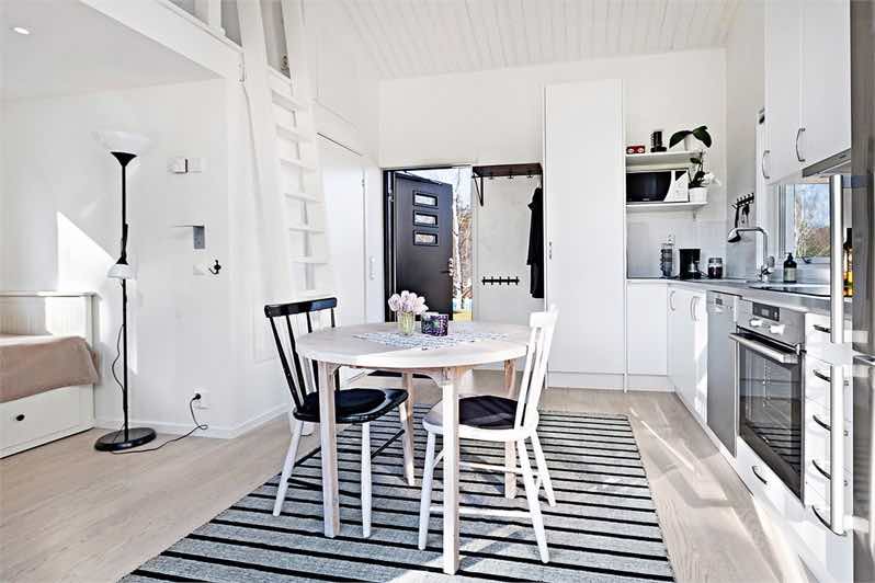 Eladták Svédország legkisebb házát -így néz ki a 22 nm-es ház kívülről és belülről 5