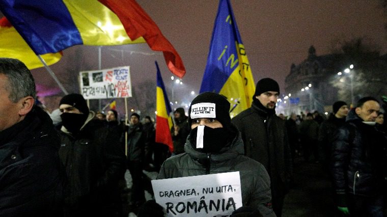 Áll a bál Romániában