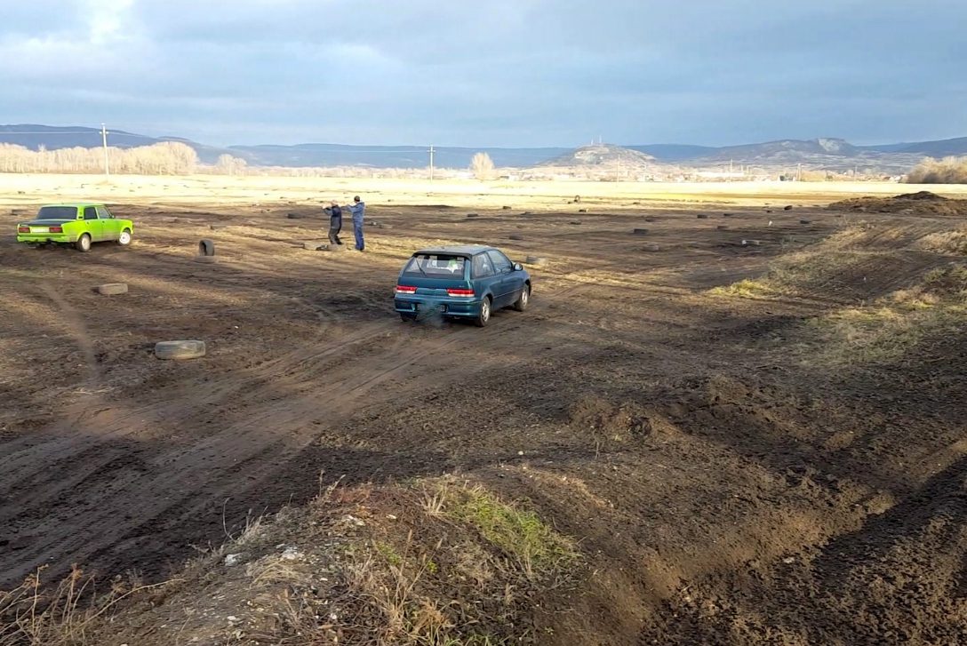 Amatőr rally, földúton, esőnap, januárban.....