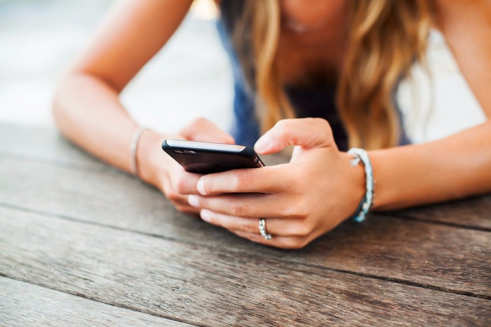 SMS-értesítést kapnak a feltöltős SIM-kártyások
