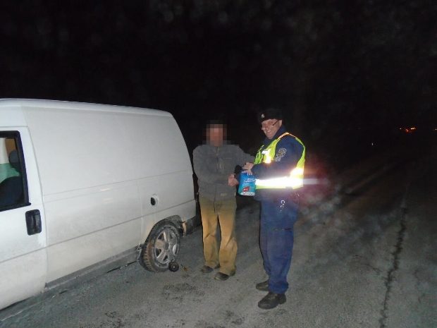 Üres tank, lemerült mobil: életét kockáztatta a gyömrői autós