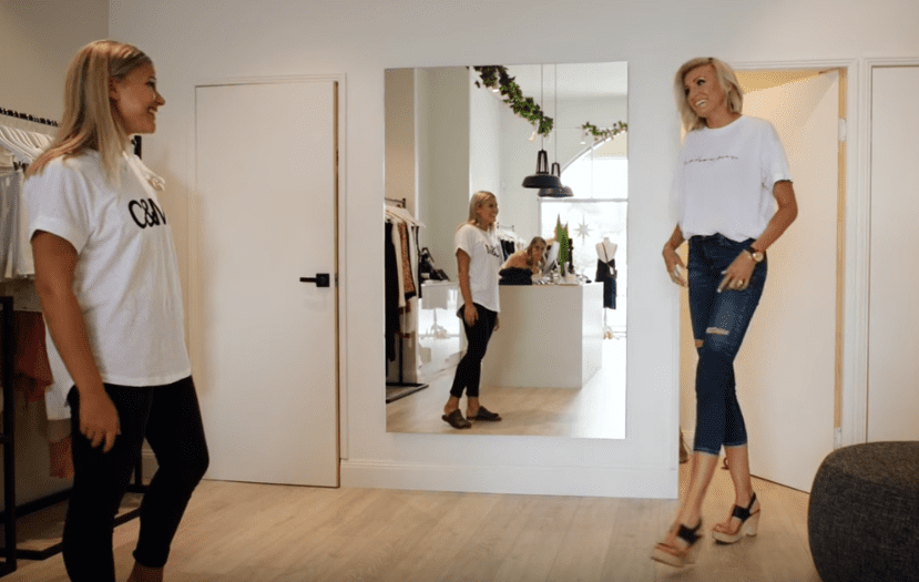 Ennek a szexi anyukának lehet a leghosszabb lába a világon