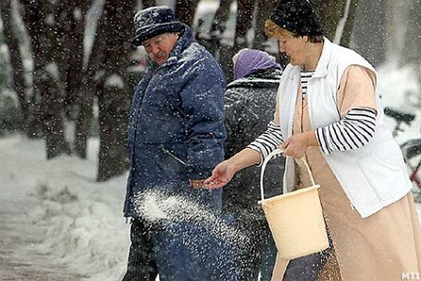 Sózná a jeges járdát? Ne tegye! Megmondjuk, miért
