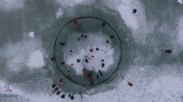Jég-körhintát csináltak a Balatonon - VIDEÓ