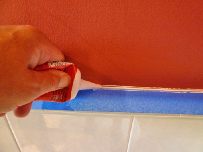 Hogyan tömítheted a kád és a csempe közötti hézagot - itt a megoldás!