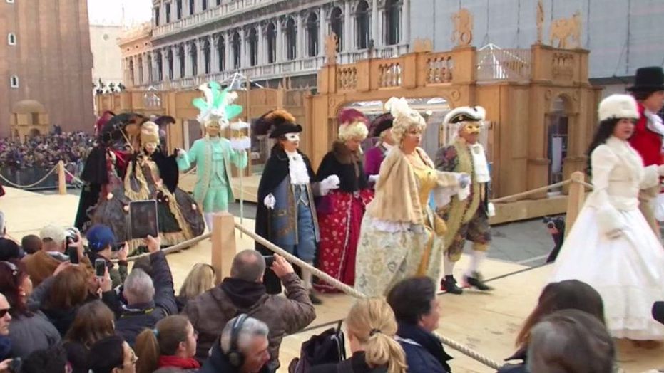 Terrorveszély miatt mesterlövészek vigyáznak a karneválozókra