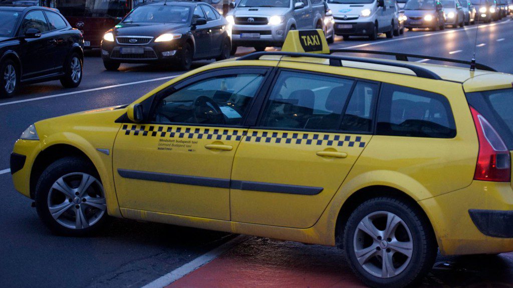 Felbolydult a taxispiac az online kassza miatt