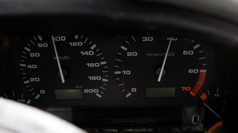 FIGYELEM! A külföldről behozott kocsik 90 százalékánál manipulálták a kilométeróra-számlálót!