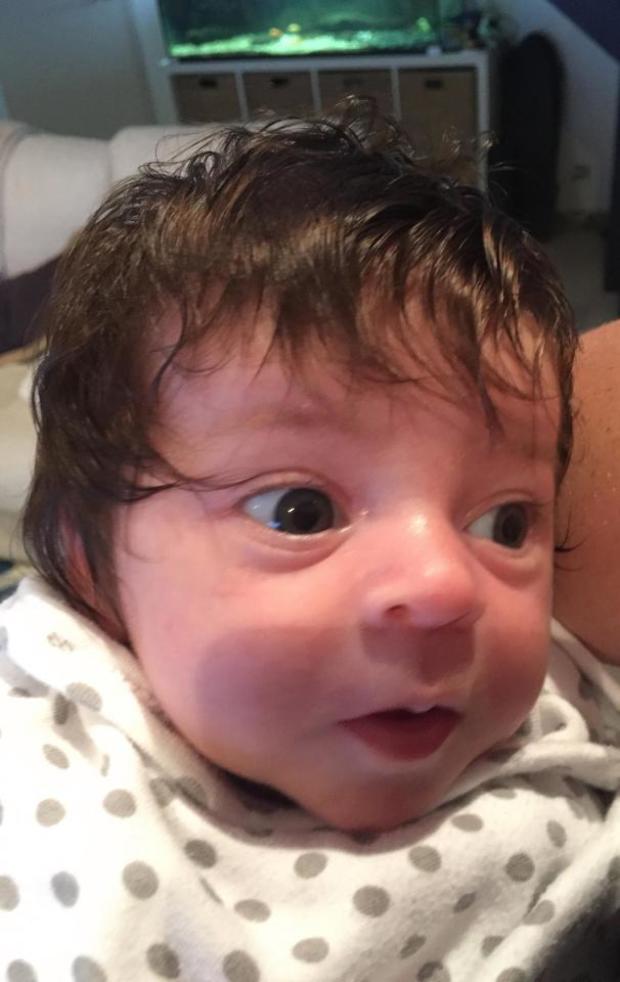 Hajas babát szült a fodrász