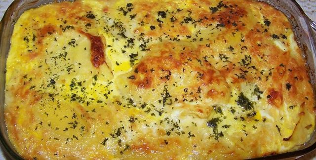 Nem tudod mit készíts holnapra? Önts tejfölt a reszelt krumplira, ha elkészült mind a 10 ujjad megnyalod!