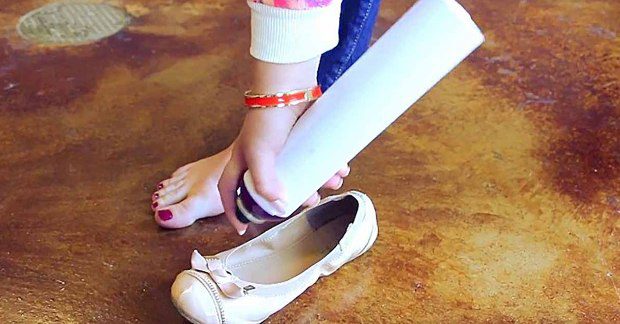 Tuti tipp csajoknak! Fújj hajlakkot a cipődbe és...