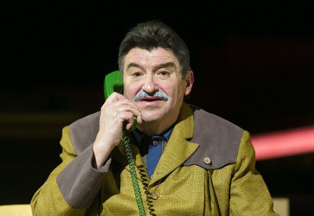 Váratlan bejelentés: Végleg visszavonul a legendás magyar színész