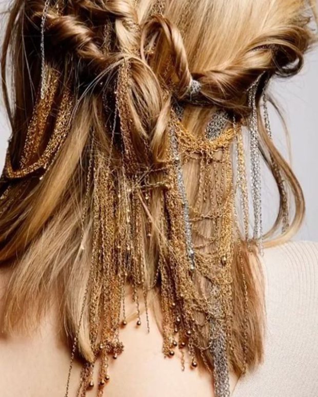 2017 nagy frizuradivatja, gumi helyett ezt rakják a hajukba a nők 2