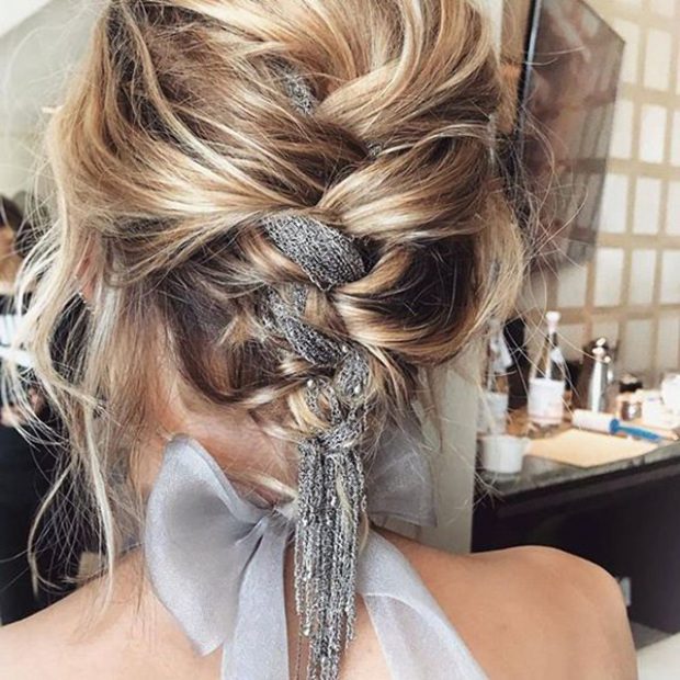 2017 nagy frizuradivatja, gumi helyett ezt rakják a hajukba a nők