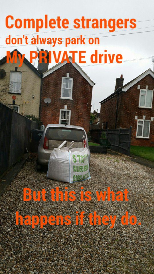 A nőnek elege lett abból, hogy mindig a háza elé parkolnak - bosszúján mindenki jót nevet 3