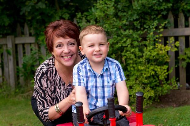 Anya nem tud felébredni! - mondta a kisfiú, mikor rátaláltak 2