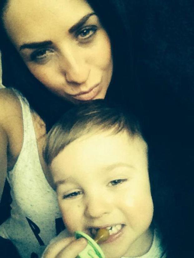 Anya nem tud felébredni! - mondta a kisfiú, mikor rátaláltak