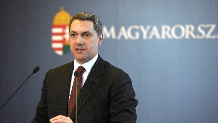 Lázár: Nagyon komoly nyomás várható Brüsszelből