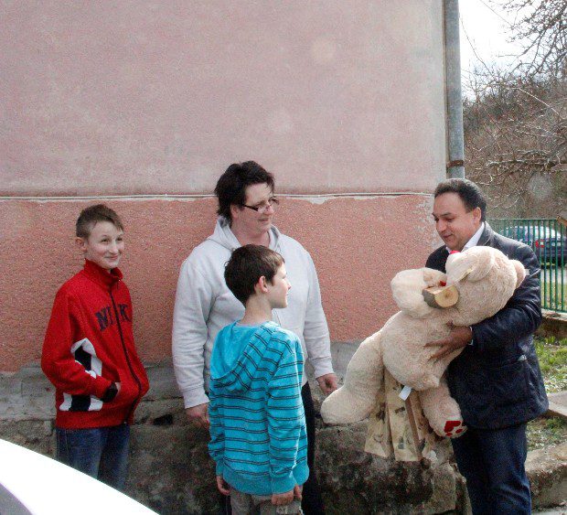 Harmincezer ember melegedhetett a Mága Zoltán tűzifaakciója segítségével 2