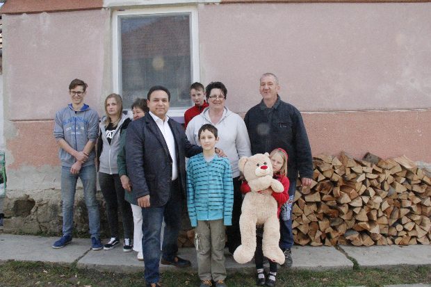 Harmincezer ember melegedhetett a Mága Zoltán tűzifaakciója segítségével