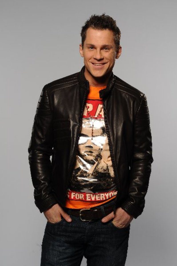 Hihetetlen, elhagyja családját Hujber Ferenc