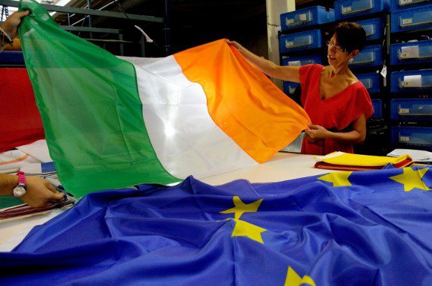 Írország döntheti romba a brüsszeli kártyavárat