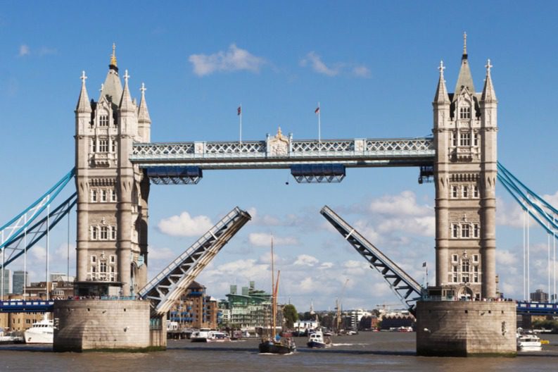 Ma megkezdődik a Brexit