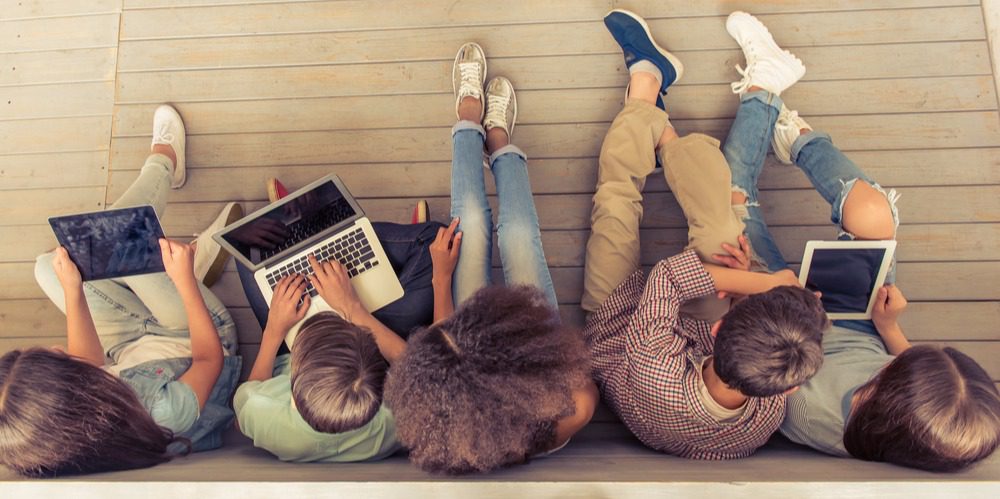 Hogyan védhetjük meg gyermekünket a Facebook-tól?