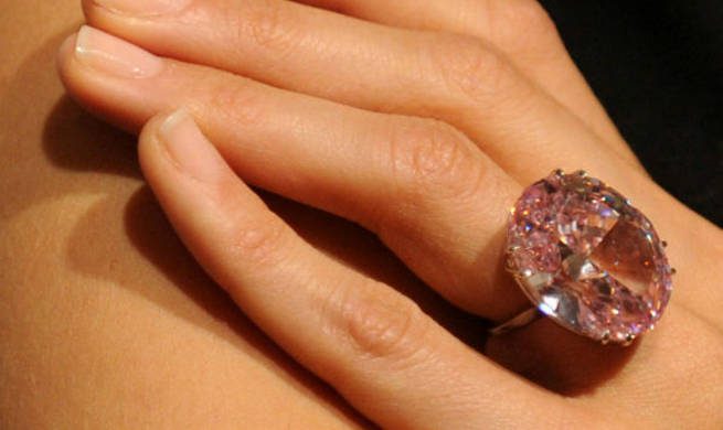 Újra kalapács alá kerül a 60 milliós gyémánt