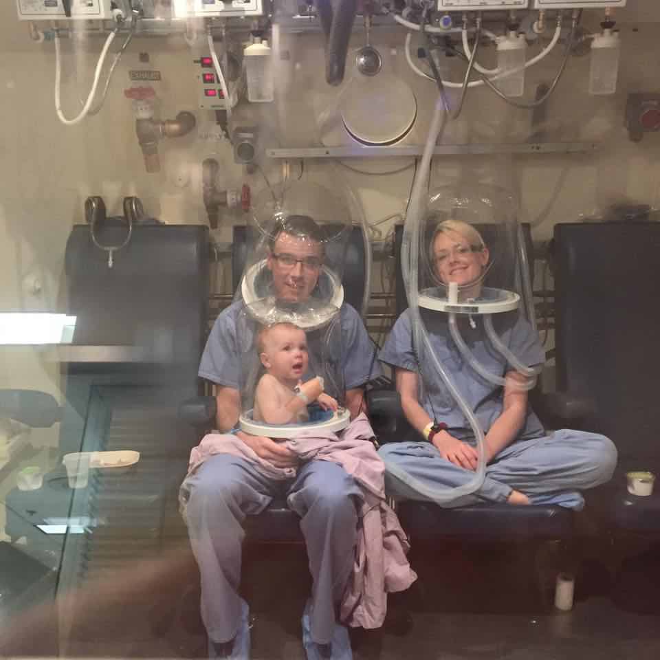 Az anya az éjszaka közepén kislánya sírására ébred – mielőtt odaérne hozzá összeesik