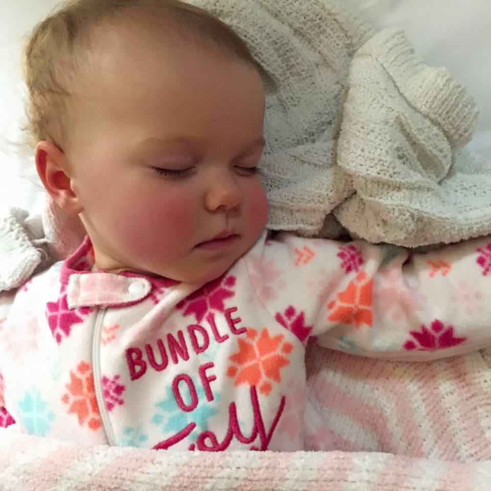 Az anya az éjszaka közepén kislánya sírására ébred – mielőtt odaérne hozzá összeesik