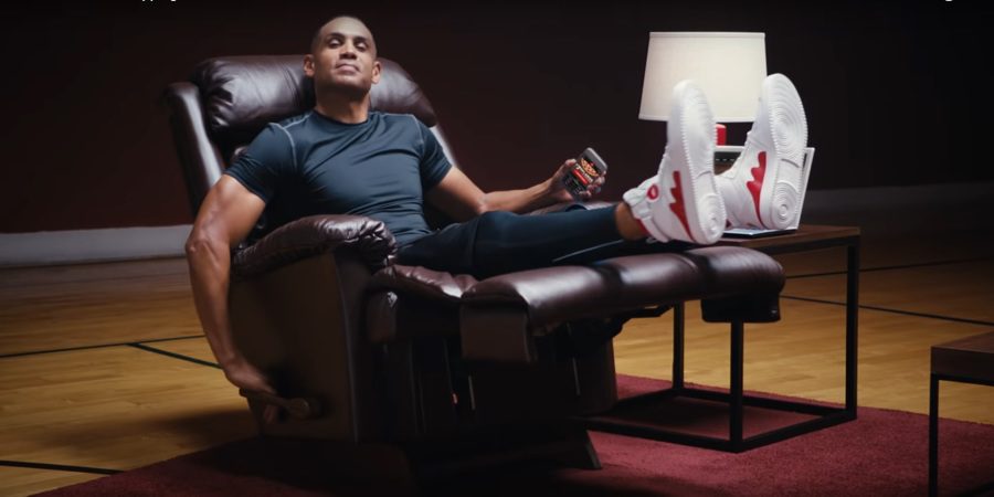 Őrület! Bemutatták azt a cipőt, amivel pizzát lehet rendelni!