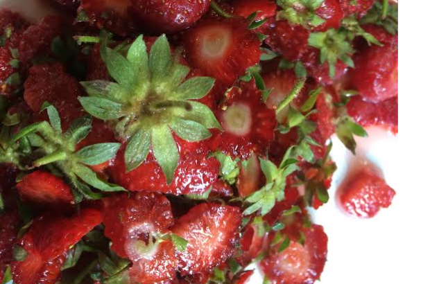 Briliáns kerti ötlet Raklapban érik idén az eper 2