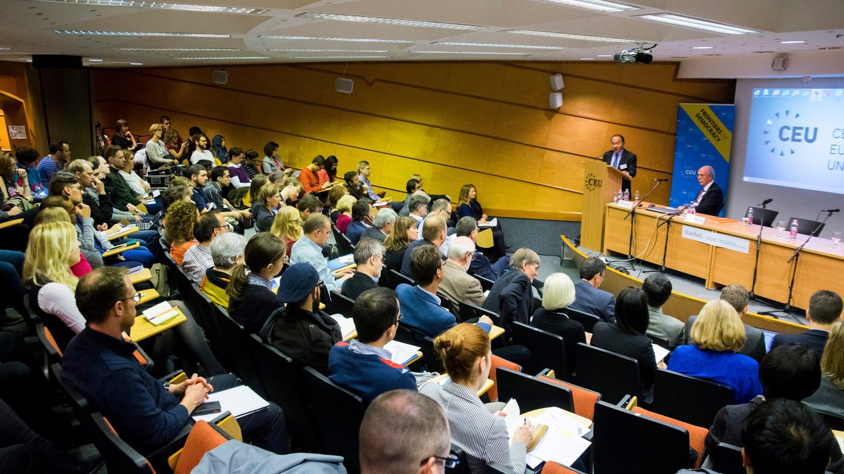 Több egyetem törvénytelenül működik Magyarországon