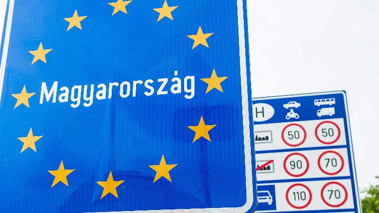 Kígyózó sorok lehetnek a határoknál