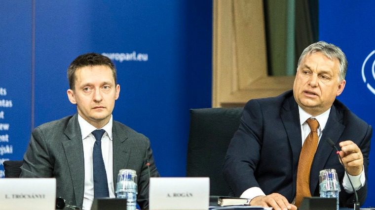 Rogán: Soros hiába lobbizik, a Fidesz marad a Néppártban