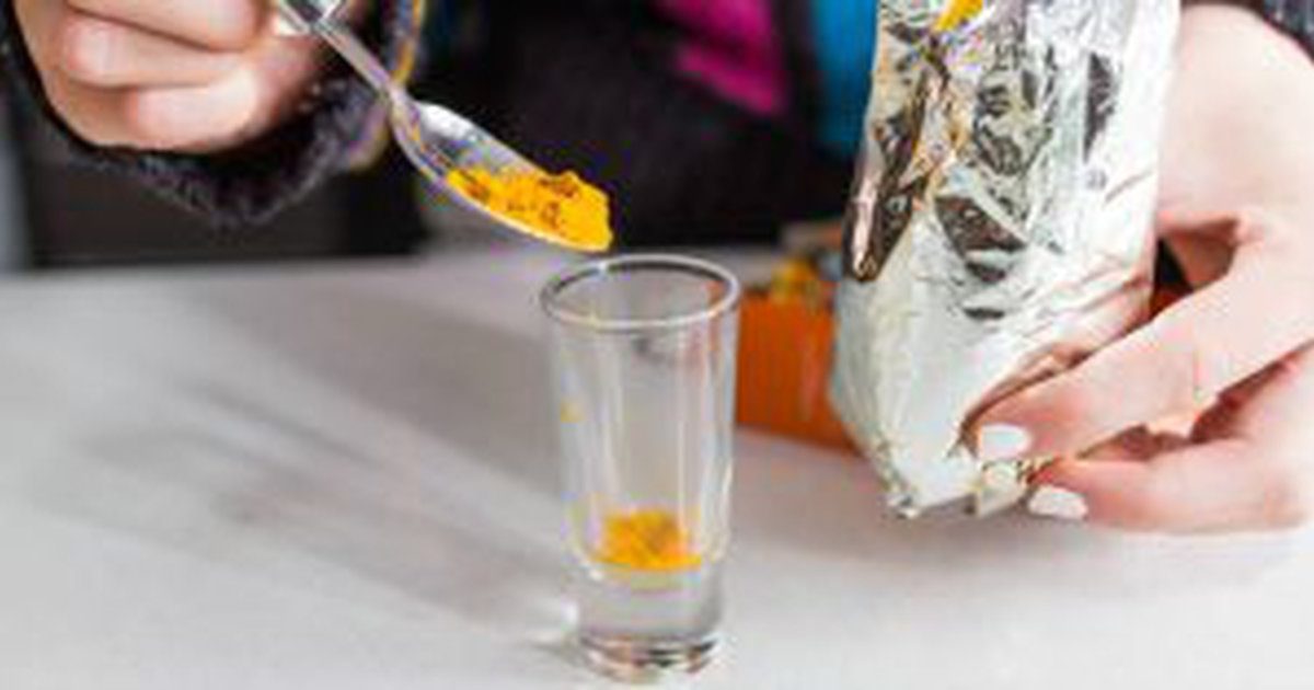 Ez történik a májaddal és az agyaddal ha kurkumás vizet iszol...