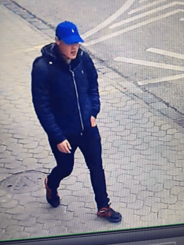 Ezt a férfit keresi a rendőrség, mert kirabolt egy ékszerboltot