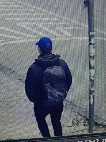 Ezt a férfit keresi a rendőrség, mert kirabolt egy ékszerboltot