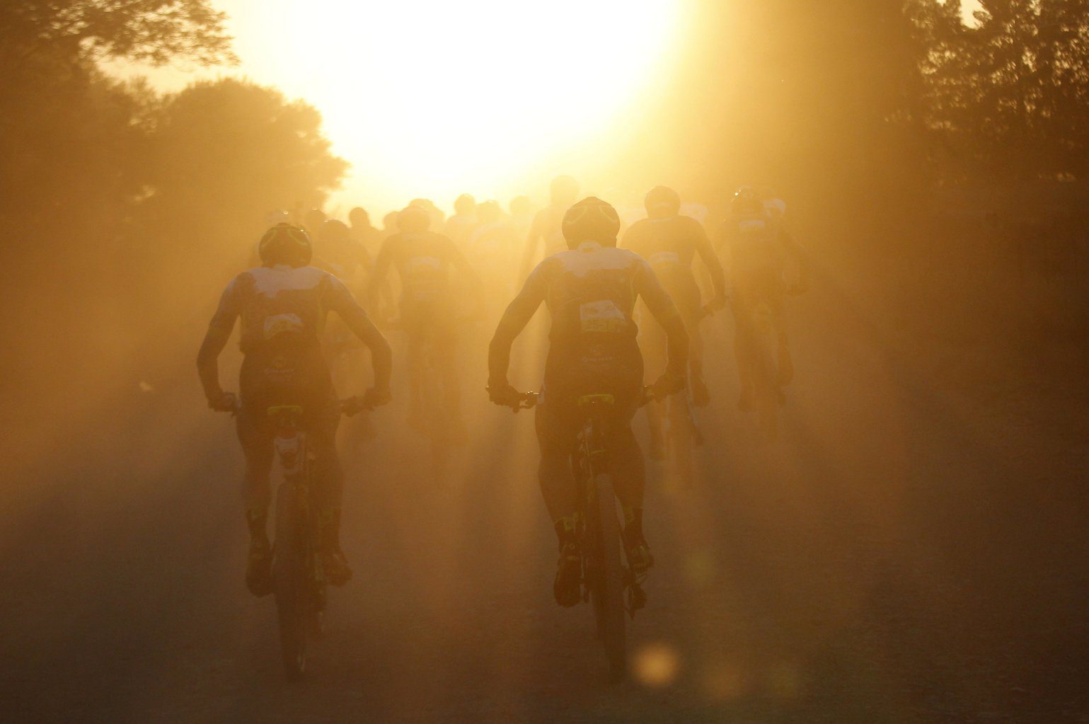 Szikrázó napsütéssel indul a hét