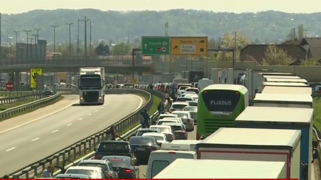 Kaotikus helyzet alakult ki a szlovén-horvát határon