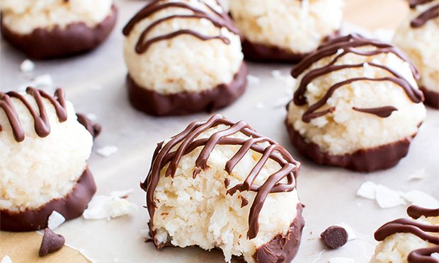 Kókuszos mascarpone bomba csorgatott csokival