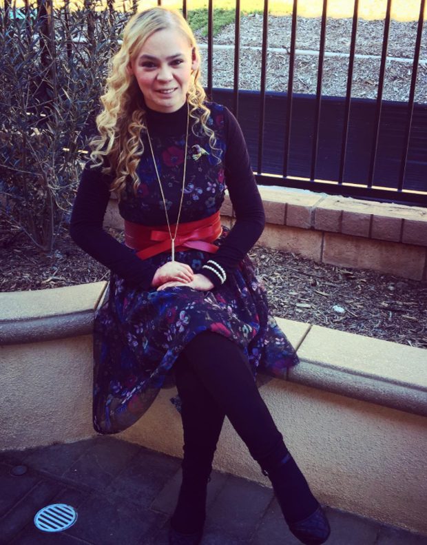 Minden mozdulat fáj a pillangólánynak