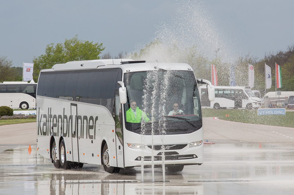 Talmácsi Gábor egy Volvo busszal utaztatja az érdeklődőket