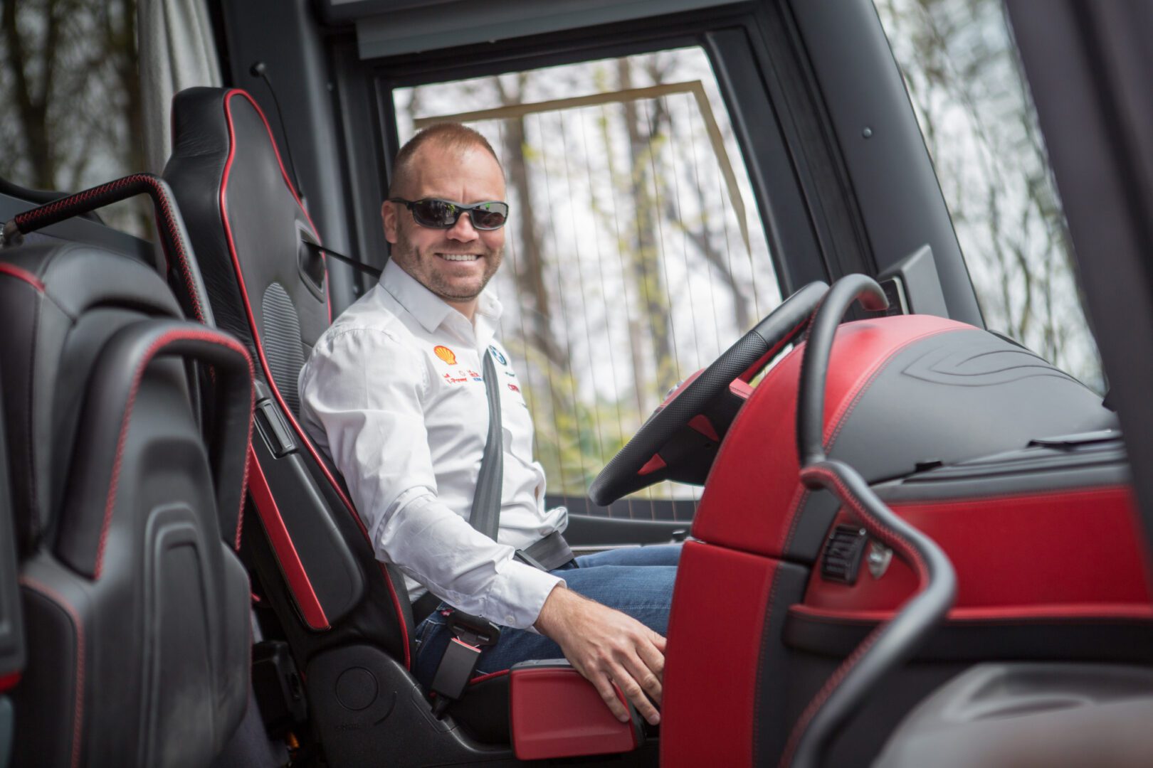 Talmácsi Gábor egy Volvo busszal utaztatja az érdeklődőket