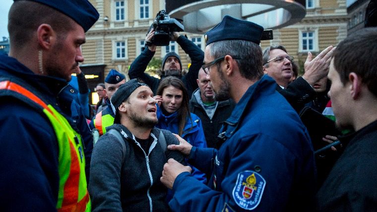 Tüntettek a CEU-s vircsaft ellen