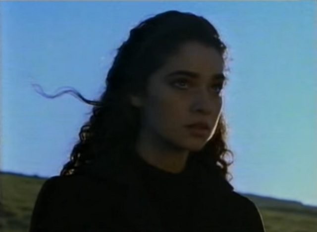 Ez a dal a ’80-as évek szimbóluma! Már az első akkordokból felismered, CSODÁLATOS!