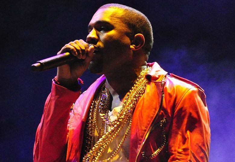 Véget ért a pereskedés: Kanye West fizetett Presser Gábornak